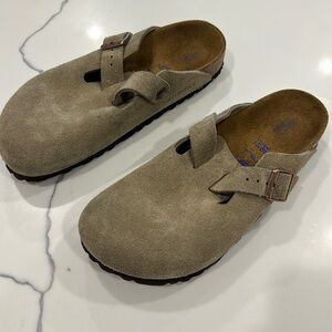 Birkenstock Boston Clogs in Taupe, size 38.